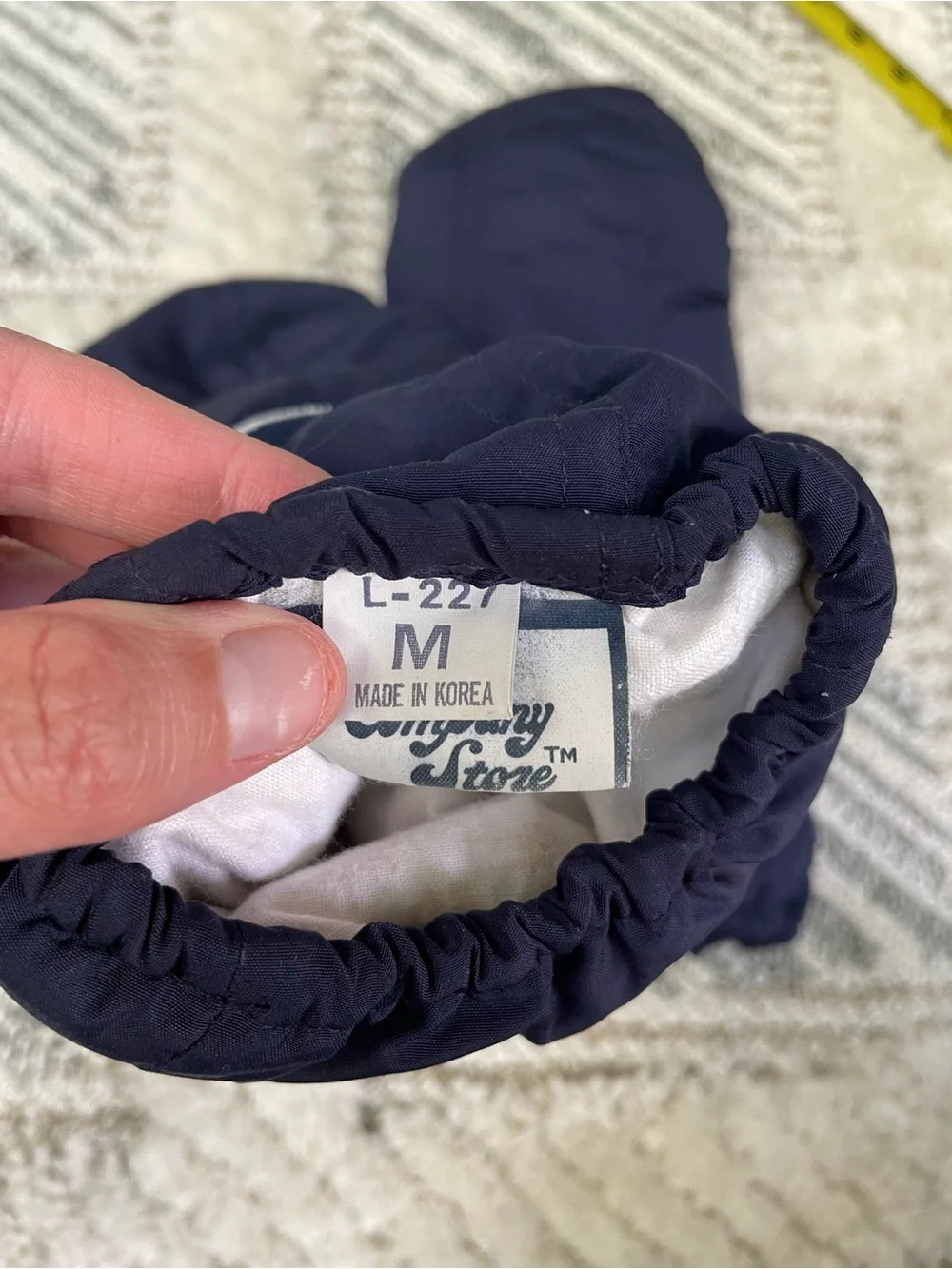 The Company Store -  Navy Insulated Mittens with Elastic Strap - Size M